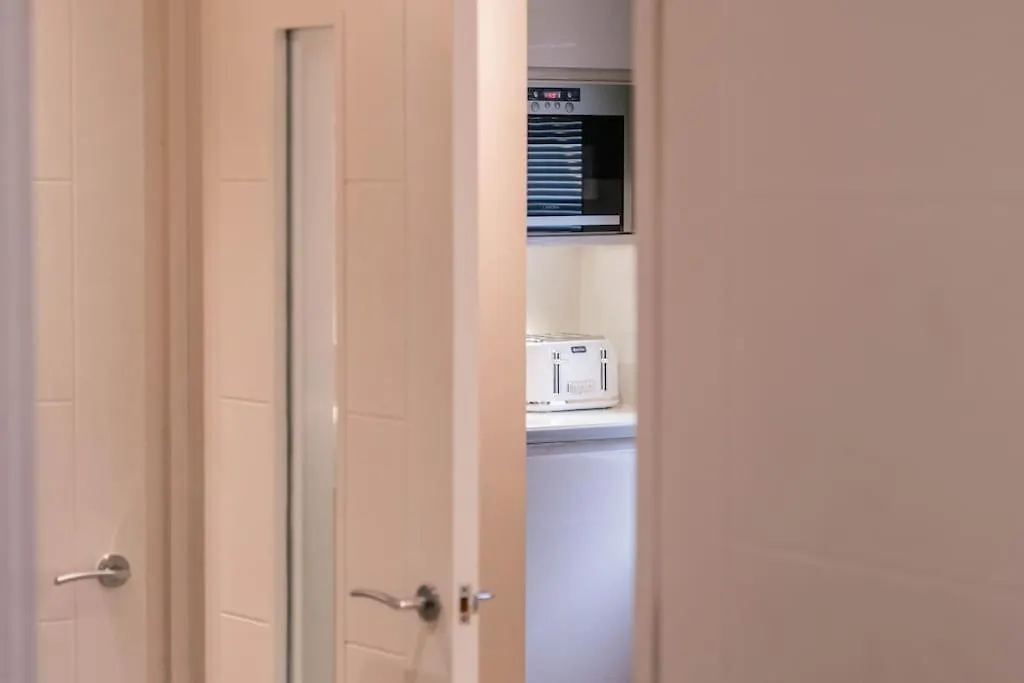 1 Bedroom Apartment By Primal Estates Short Lets In Hove