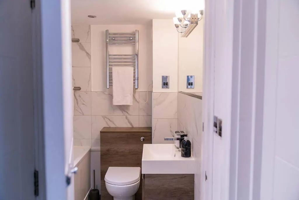 1 Bedroom Apartment By Primal Estates Short Lets In Hove 0*,  Royaume-Uni