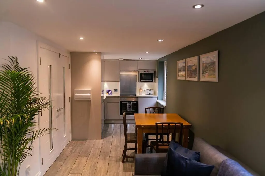 1 Bedroom Apartment By Primal Estates Short Lets In Hove 0*,  Royaume-Uni
